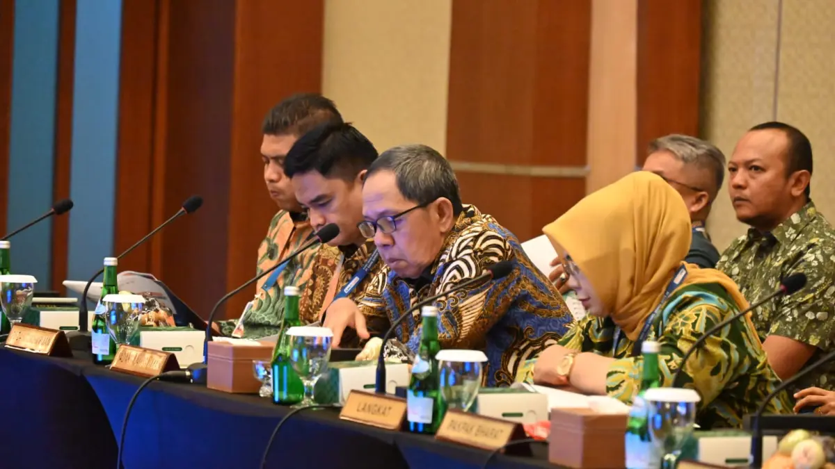 HADIRI: Wakil Bupati Padang Lawas Utara Basri Harahap saat menghadiri Rapat Umum Pemegang Saham (RUPS) Tahunan Tahun Buku 2025 di Aula Kantor Pusat Bank Sumut, Medan, Senin (6/4). (istimewa/Sumut Pos)