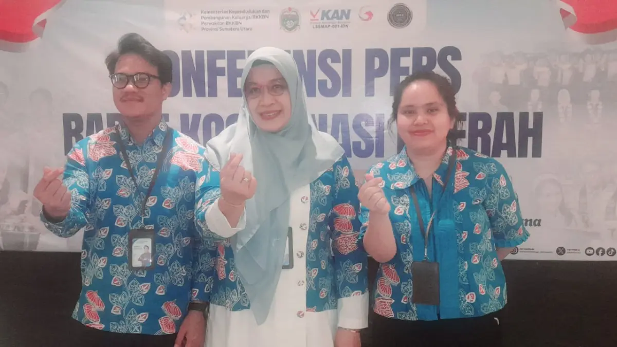 PERS: Kepala Perwakilan BKKBN Sumut, Dr Fatmawati dan jajaran usai konferensi pers bersama sejumlah wartawan, di Hotel Emerald Garden Medan, Selasa (7/4). (Dok: Dewi Syahruni Lubis/Sumut Pos)
