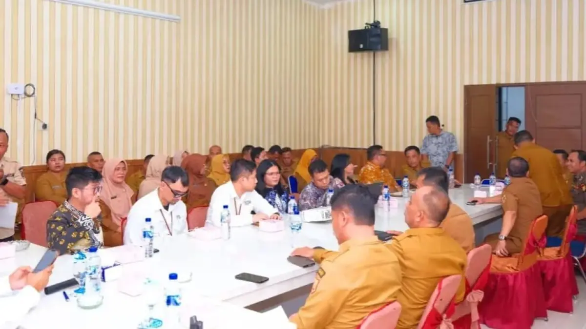 ENTRY MEETING: Bupati Labuhanbatu Selatan, Fery Sahputra memimpin entry meeting pemeriksaan terinci atas Laporan Keuangan Pemerintah Daerah (LKPD) Tahun Anggaran 2025, yang digelar di Aula Kantor Bupati, Selasa (7/4/2026). (ISTIMEWA/SUMUT POS)