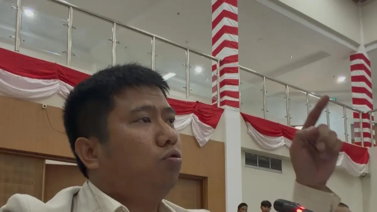 
PARIPURNA: Anggota DPRD Binjai, Ronggur Simorangkir saat mengikuti rapat paripurna, belum lama ini. (Istimewa/Sumut Pos)