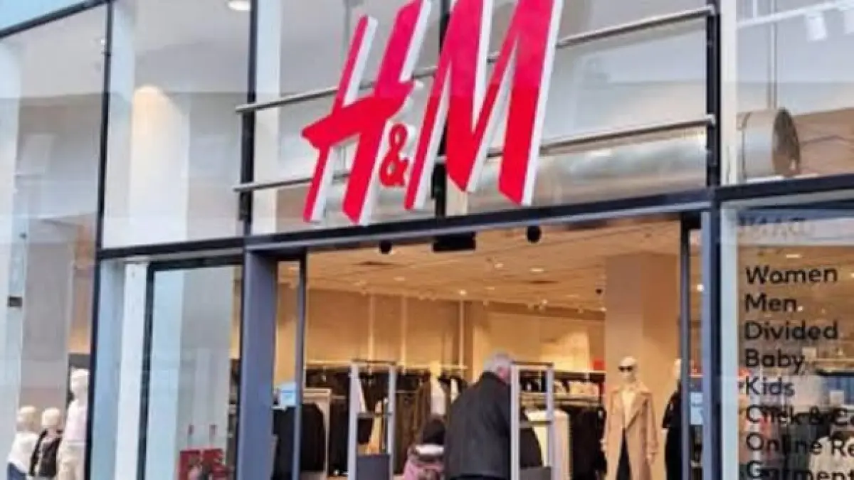 H&M, berencana menutup sekitar 160 gerai di berbagai negara sepanjang 2026. (Instagram @lambegosiip)