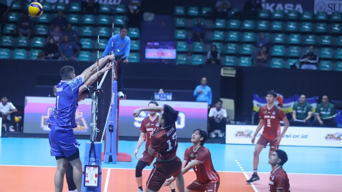 LAWAN: Tim Garuda Jaya saat menghadapi Surabaya Samator di Final Four Proliga 2026 seri 1. (Dok: Proliga)