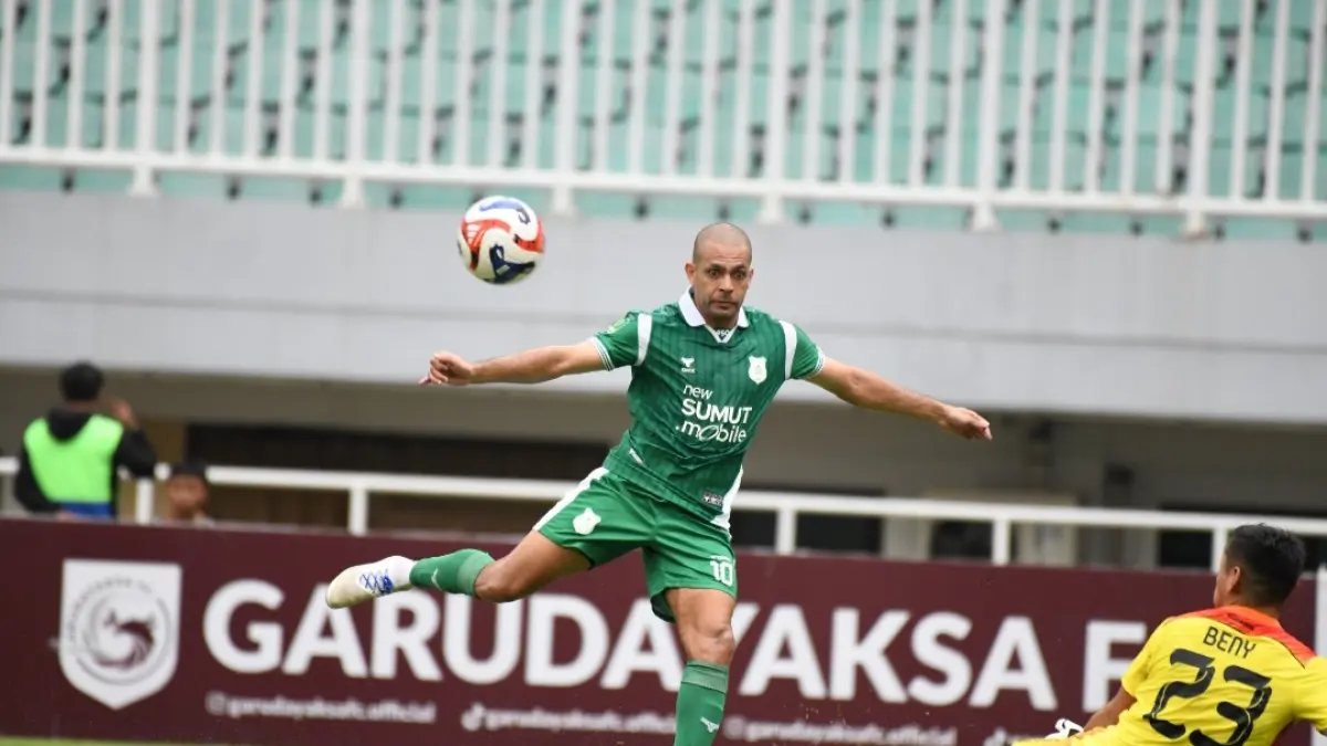 GAGAL: Clayton Da Silva gagal mencetak gol bagi PSMS saat tandang ke markas Garudayaksa FC. (Dok: PSMS)

