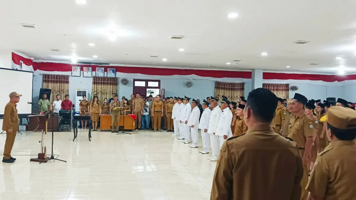 LANTIK: Sekda Nisel, Ikhtiar Duha, melantik pejabat eselon III dan IV, Jumat (10/4/2026). (Dok: Eriusman Duha)
