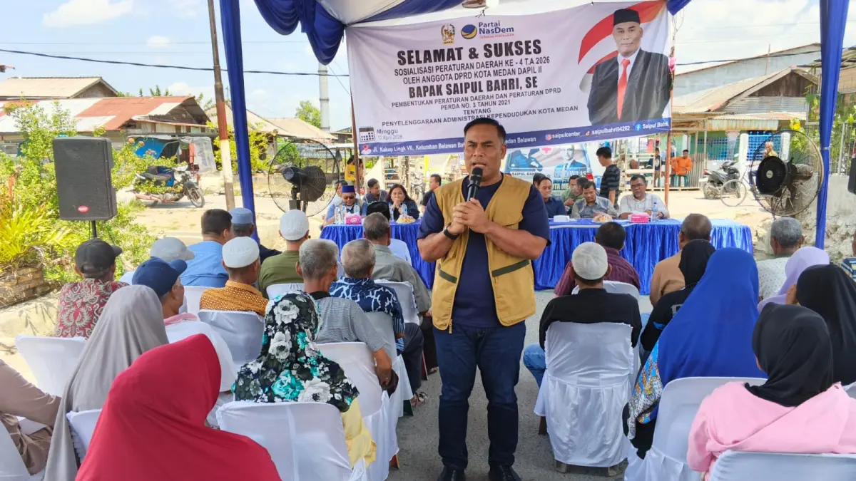 SOSPER: Sekretaris Fraksi Partai NasDem DPRD Kota Medan, Saipul Bahri pada kegiatan Sosialisasi Peraturan Daerah Kota Medan Nomor 3 Tahun 2021 tentang Penyelenggaraan Adminduk di Jalan Kakap, Kelurahan Belawan Bahagia, Kecamatan Medan Belawan. (ISTIMEWA/SUMUT POS)