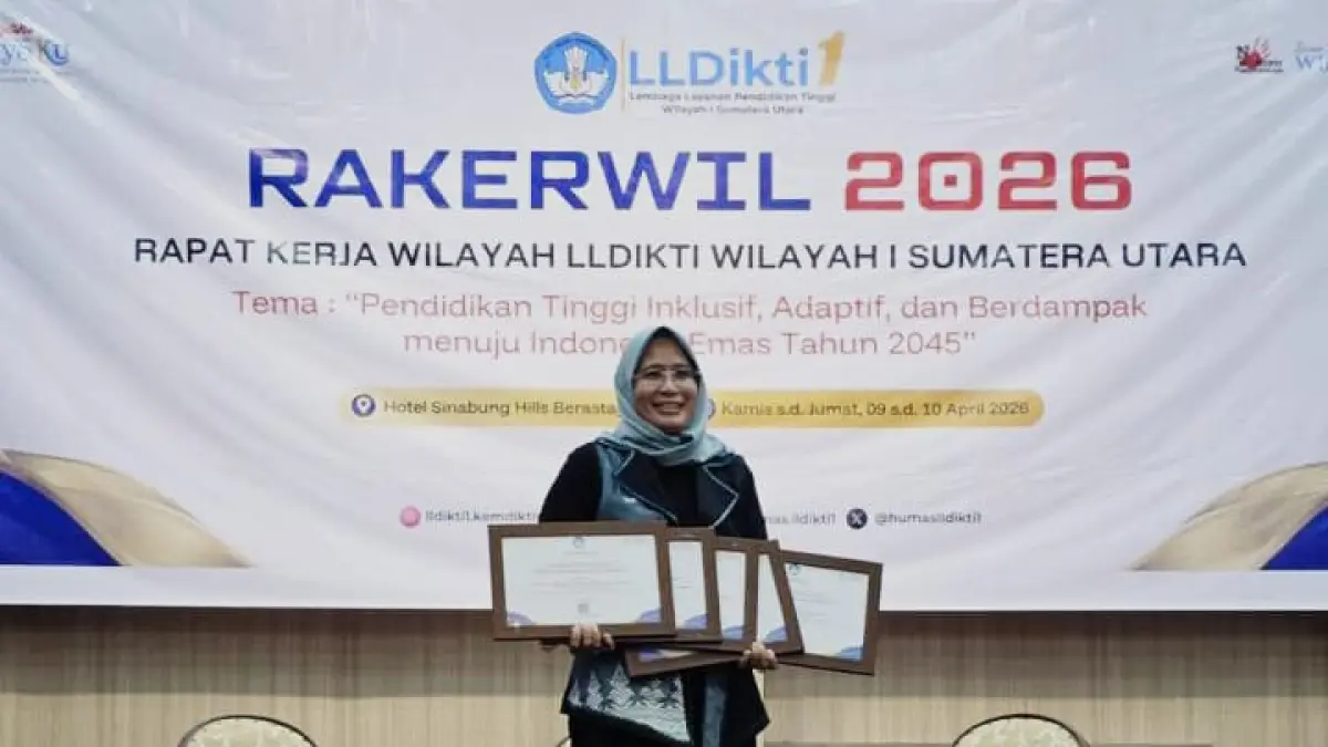 BINA GUNA: Dr. dr. Hj. Liliana Puspasari, M.Kes memegang lima anugerah yang diraih STOK Bina Guna. (Istimewa/Sumut Pos)