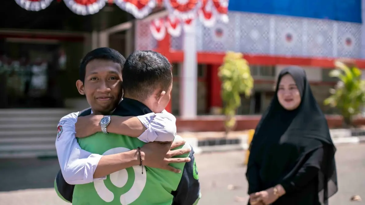 Gojek dan Yayasan GoTo Merah Putih (YGMP) kembali menghadirkan program Beasiswa Gojek yang telah dibuka pendaftarannya mulai dari tanggal 1 April 2026.