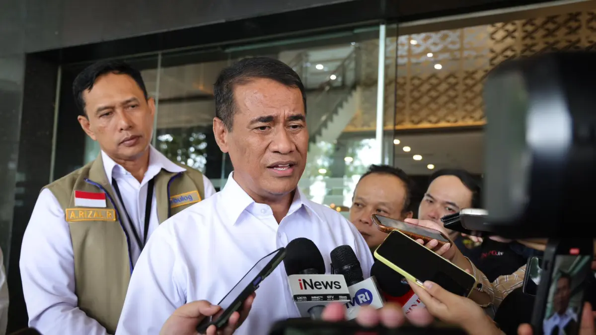 Mentan Amran di Kantor Bulog, Jakarta , (13/4/2026). (foto : Kementan)