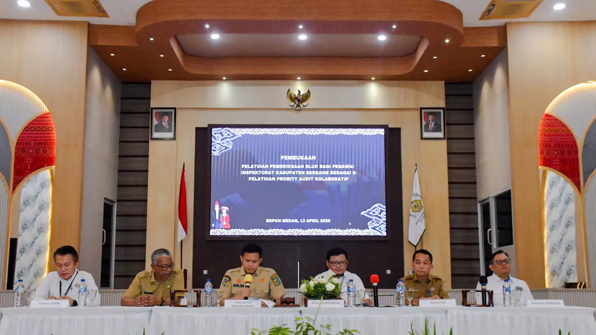 Wabup Sergai Adlin Tambunan saat buka  Pelatihan Pemeriksaan Badan Layanan Umum Daerah (BLUD) bagi Inspektorat Kabupaten Serdang Bedagai Tahun 2026 di Balai Diklat BPK Medan, Senin (13/04).  ( Fadly/Sumut Pos )