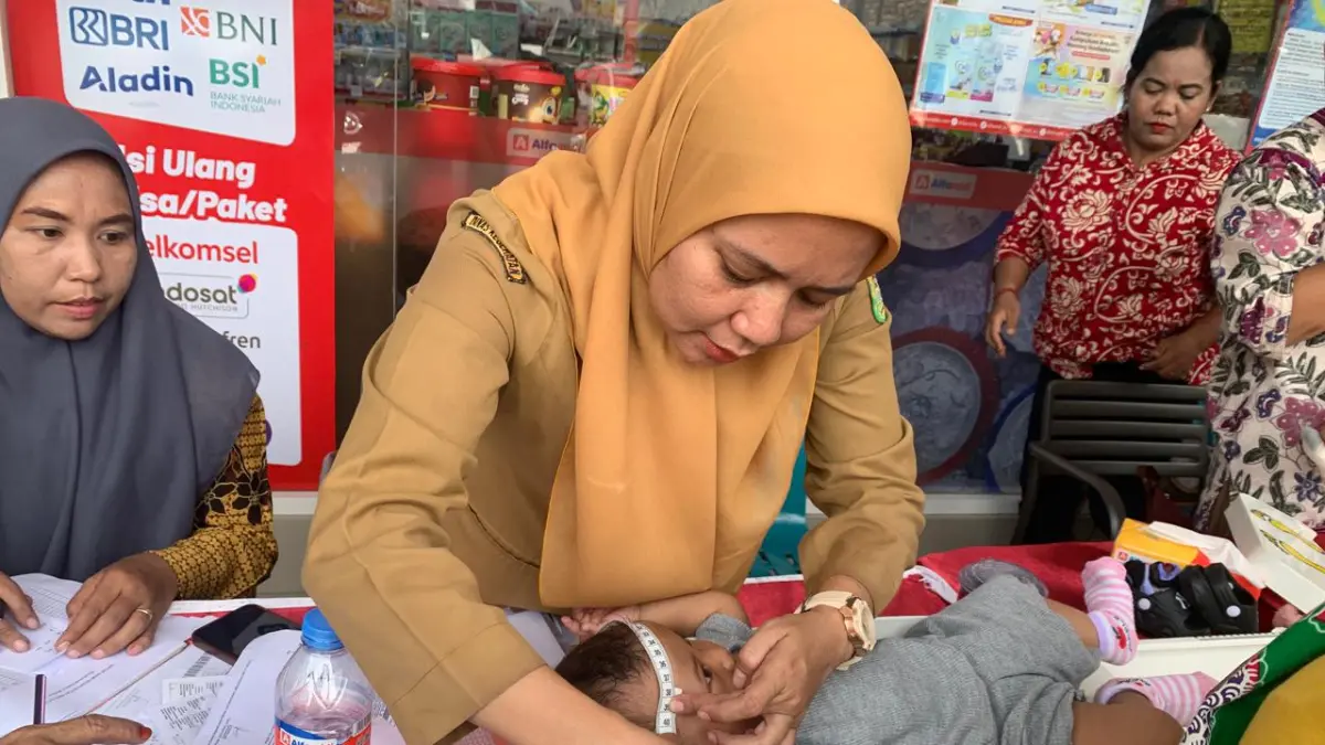 Alfamidi saat menggelar kegiatan bertajuk Pantau Tumbuh Kembang Anak di Posyandu.(ISTIMEWA/SUMUT POS)