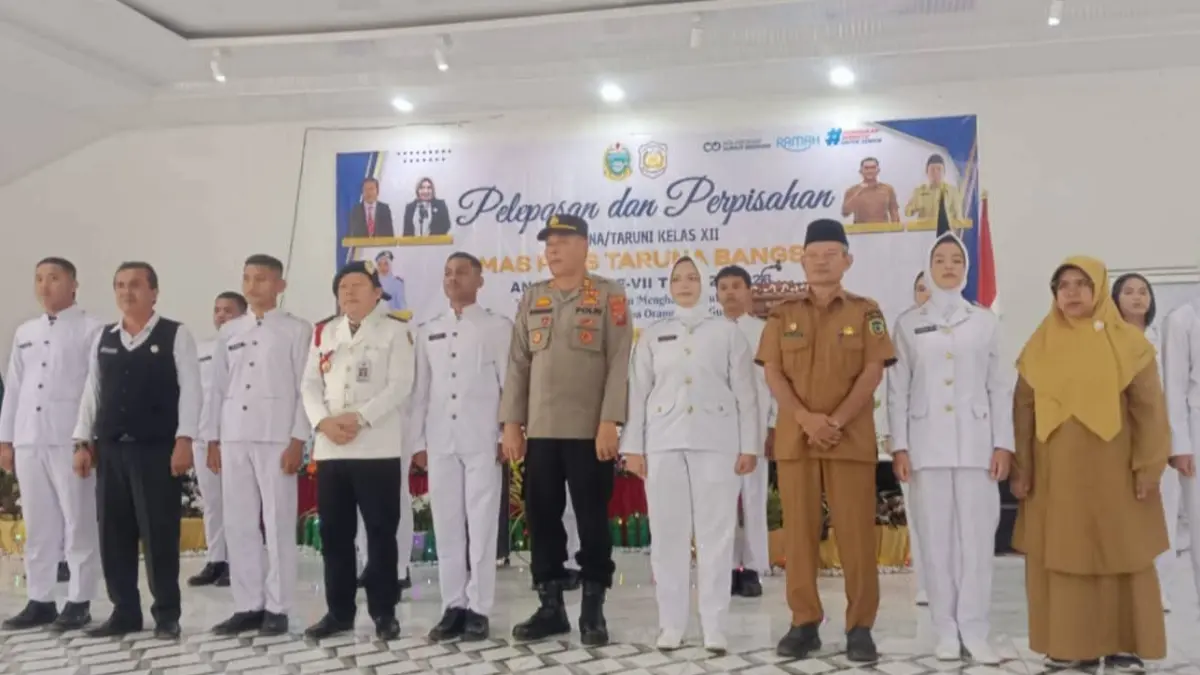  Asisten III Palas lepas angkatan  VII SMA Plus Taruna Bangsa. (Istimewa/Sumut Pos)