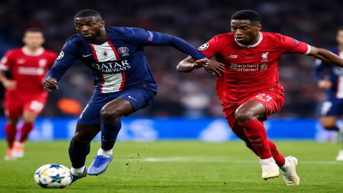  False nine Paris Saint-Germain Ousmane Dembele  akan beradu tajam dengan striker Liverpool FC Alexander Isak dalam second leg
perempat final Liga Champions di Anfield dini hari nanti, Rabu (16/4). 