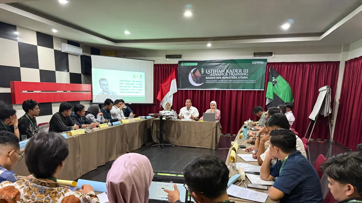 KADER : Peserta Latihan Kader (LK) II Tingkat Nasional, Badko Himpunan Mahasiswa Sumatera Utara memuji kinerja di Hotel Antares, Jalan Sisingamangaraja, Kota Medan, Senin (13/4/2026). (Dok: istimewa)