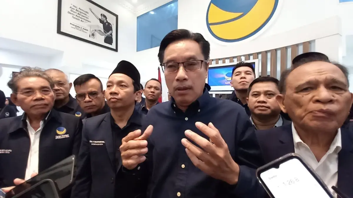 Ketua DPW NasDem Sumut, Iskandar ST saak Aksi Damai di Kantor DPW NasDem Sumut, Jalan HM Yamin, Kota Medan, Selasa (14/4/2026)