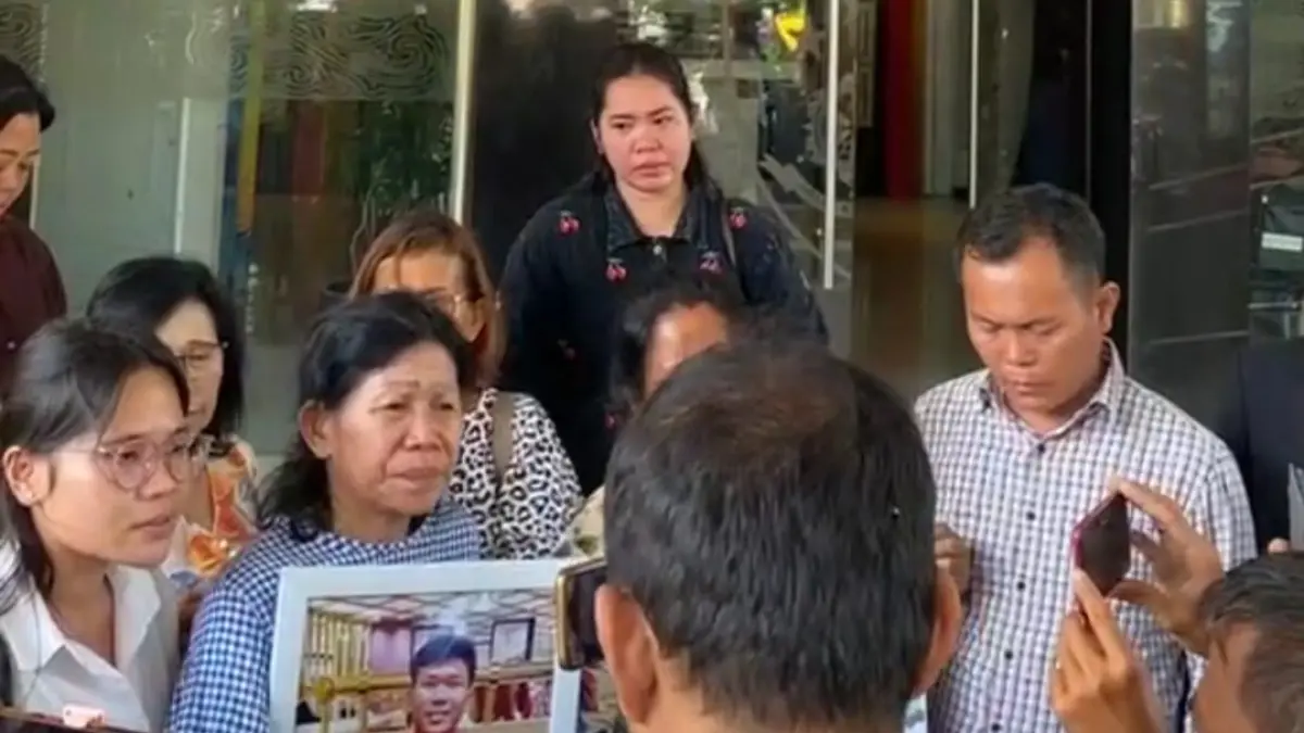 PERS: Pihak keluarga korban kebakaran di rumah kontrakan, Jalan Sudirman, Kelurahan Labuhanbilik, Kecamatan Panai Tengah, Kabupaten Labuhanbatu saat menggelar Konferensi Pers, di Mapolda Sumut. (Dok: istimewa)