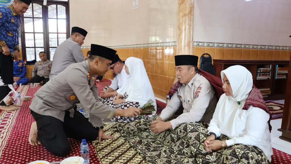 Kapolres Labuhanbatu tepung tawari CJH personel Polres Labuhanbatu (Fajar/Sumut Po)