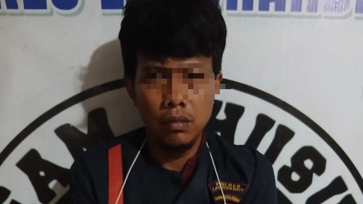 Tersangka Is ditangkap dari dalam gedung sekolah saat terduga disinyalir mengedarkan narkotika (fajar)