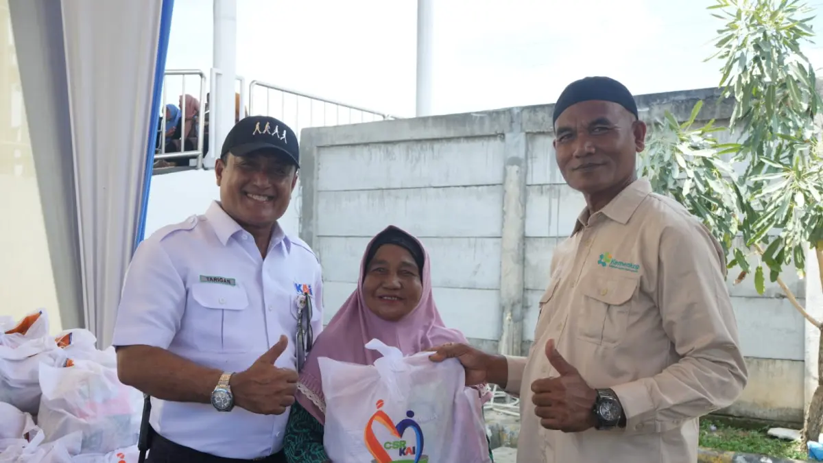 Tingkatkan Kesejahteraan Warga, KAI Gelar Bakti Sosial di Kabupaten Batu Bara