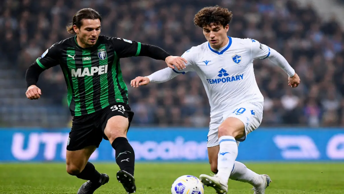 DUEL SENGIT: Jay Idzes dan Nico Paz bakal terlibat dalam duel sengit di lini pertahanan Sassuolo saat menjamu Como di di Mapei
Stadium, Jumat (17/4) malam Pukul 23.30 WIB. (foto:chatGpt)