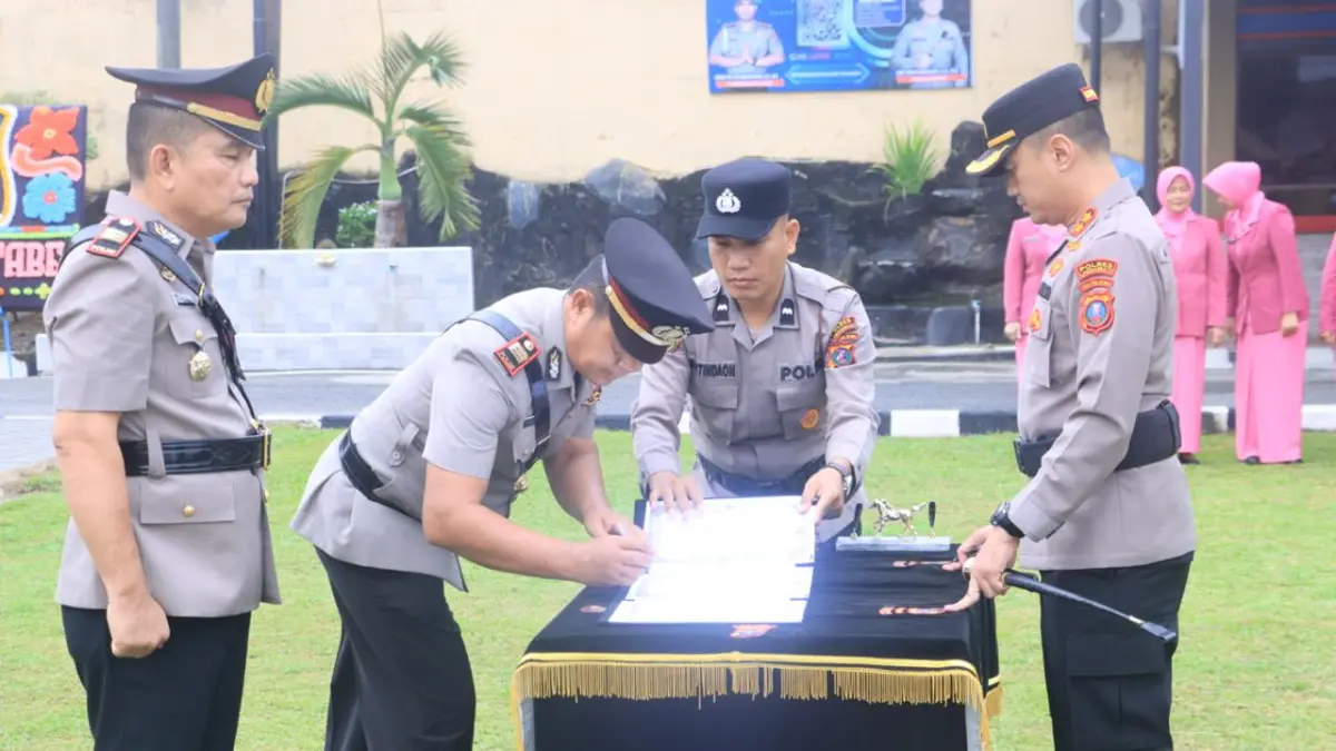 Kapolres Labuhanbatu melaksanakan upacara serah terima jabatan (Sertijab) Wakapolres, Kasi Humas, serta tiga Kapolsek (Fajar/ Sumut Pos)