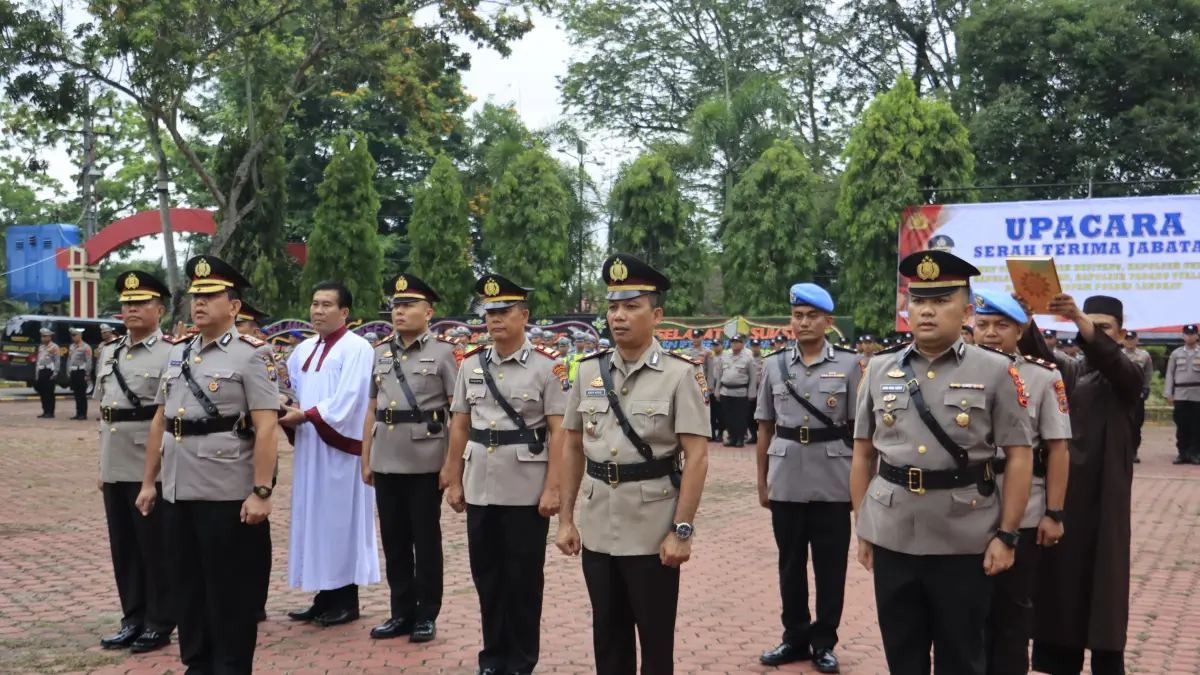 
Pejabat utama Polres Langkat yang dilakukan sertijab di markas komando.(Istimewa/Sumut Pos)