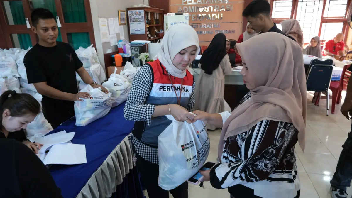 Pertamina Patra Niaga Regional Sumbagut Gelar Pasar Murah bagi 1.000 Warga di Padang