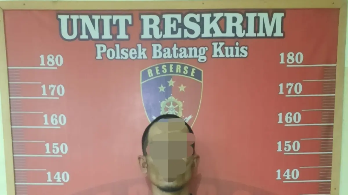 DIBEKUK: Pria berinisial HL (41) ditangkap karena mencuri sepeda motor dan membongkar rumah warga.(Istimewa/Sumut Pos)
