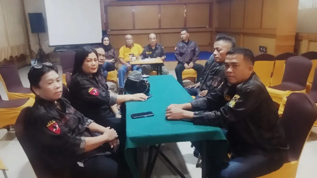 KBPP POLRI: Drs. Syaiful Syafri, M.M (tengah) memimpin rapat KBPP Polri di Hotel Madani Medan, Sabtu (18/4). (Deddi Mulia Purba/Sumut Pos)