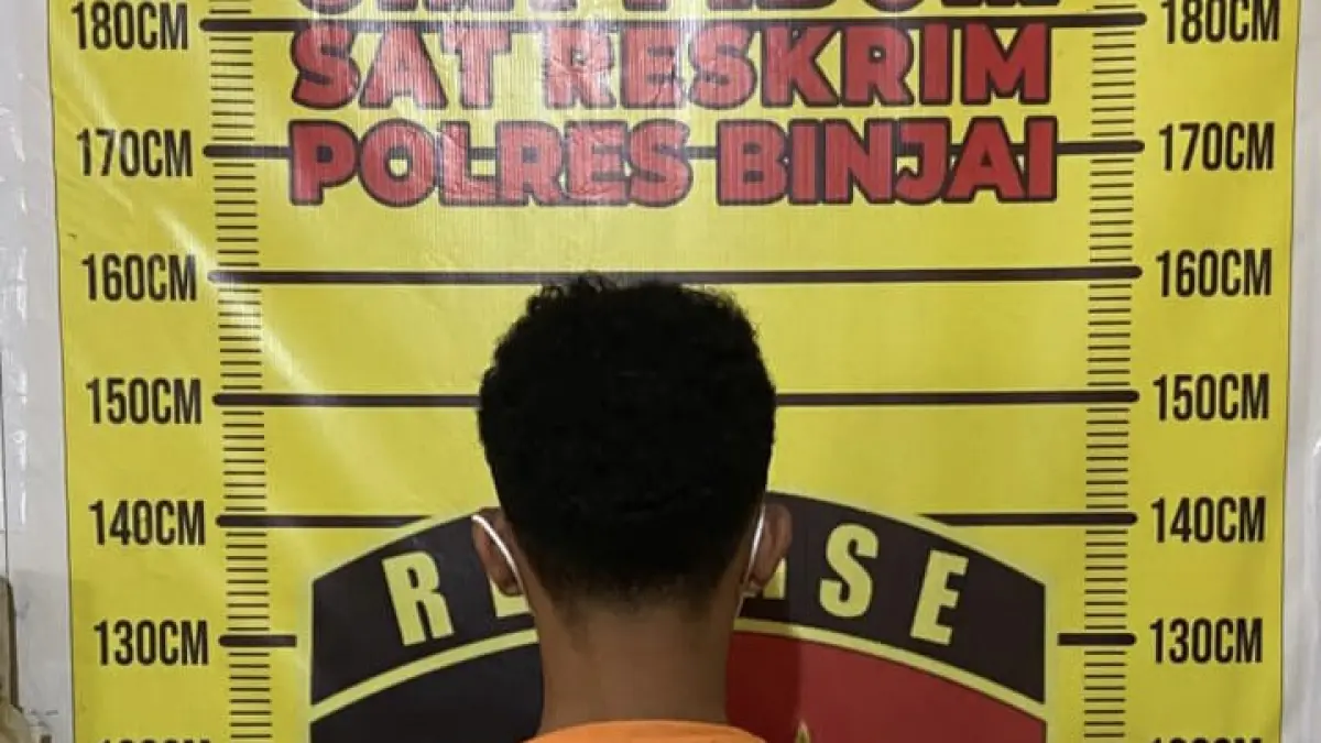 
Tersangka berinisial DS saat ditangkap Polres Binjai. (Istimewa/Sumut Pos)