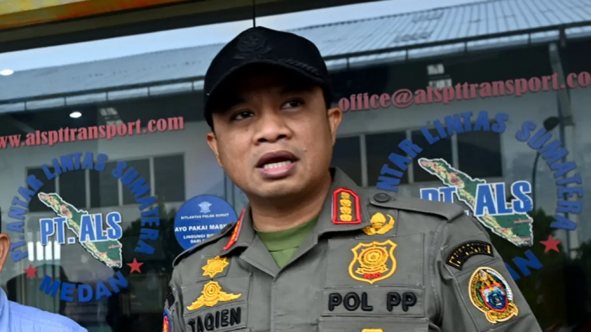 Kepala Satuan Polisi Pamong Praja (Satpol PP) Sumatera Utara, Muttaqien Hasrimi. 
