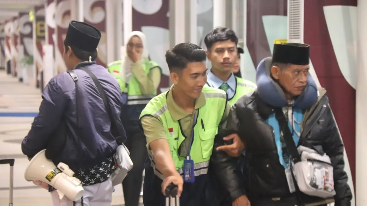 IBADAH: Jamaah haji saat akan berangkat menunaikan ibadah haji dari KNO, Deliseedang. (Dok: istimewa)

