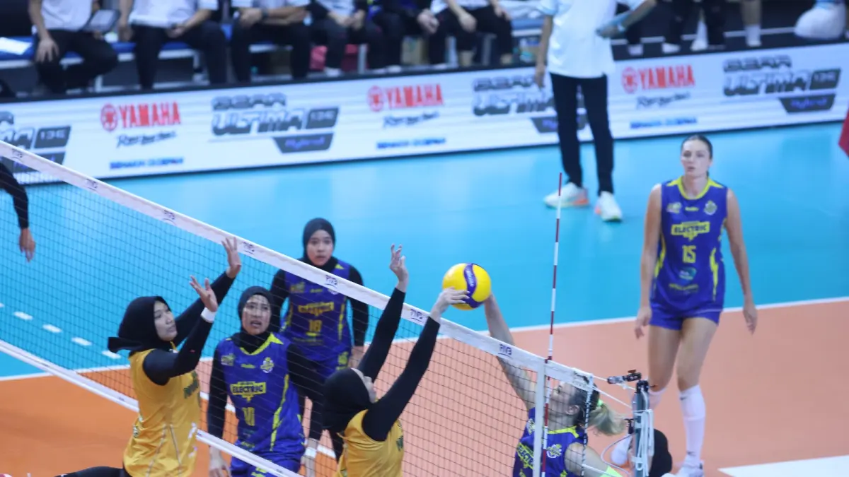 KETIGA: Pertandingan antara Jakarta Popsivo Polwan melawan Jakarta Electric PLN Mobile di leg 1 perebutab posisi ketiga Proliga 2026. (Dok: Proliga)