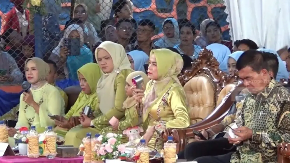 Ketua yayasan H.Naga Paralaungan Lubis bersma Pembina yayasan Eriani Hrp  Kihajar Dewantara. (Khairuddin/Sumut Pos)