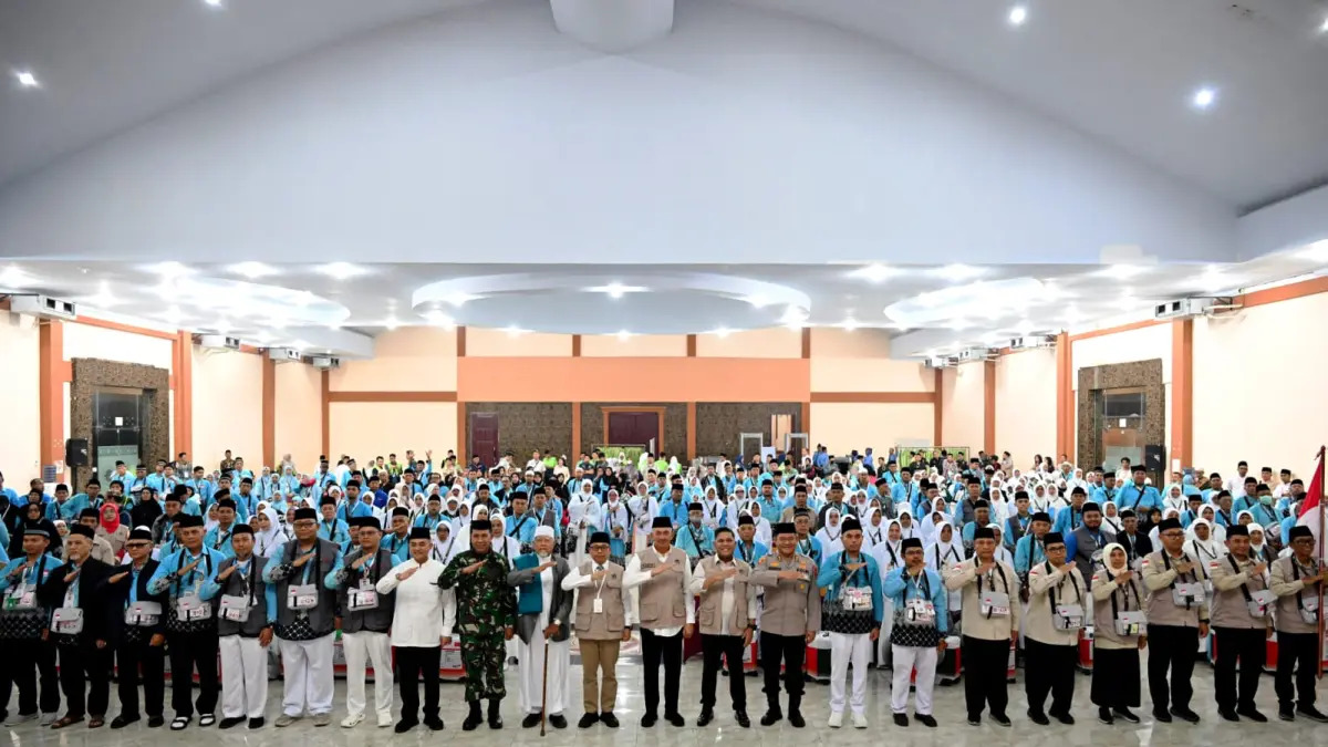 LEPAS: Pemprovsu resmi melepas keberangkatan jamaah haji kelompok terbang (kloter) pertama asal Sumatera Utara pada musim haji 2026. (Dok: istimewa)
