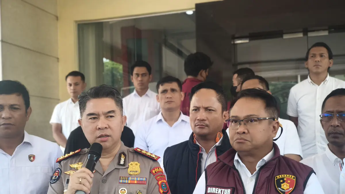 PERS: Direskrimum Polda Sumut, Kombes Pol Ricko Taruna Mauruh, didampingi Kabid Humas Kombes Pol Dr Ferry Walintukan saat Konferensi Pers di Mapolres Belawan. (Dok: istimewa)
