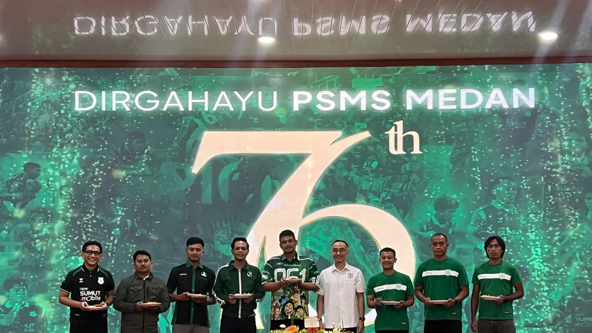PSMS: Gubsu Bobby Nasution, Presiden PSMS Fendi Jonathan, Pelatih PSMS Eko Purdjianto, pemain, hingga suporter menghadiri HUT ke-76 PSMS. (Dok: PSMS)


