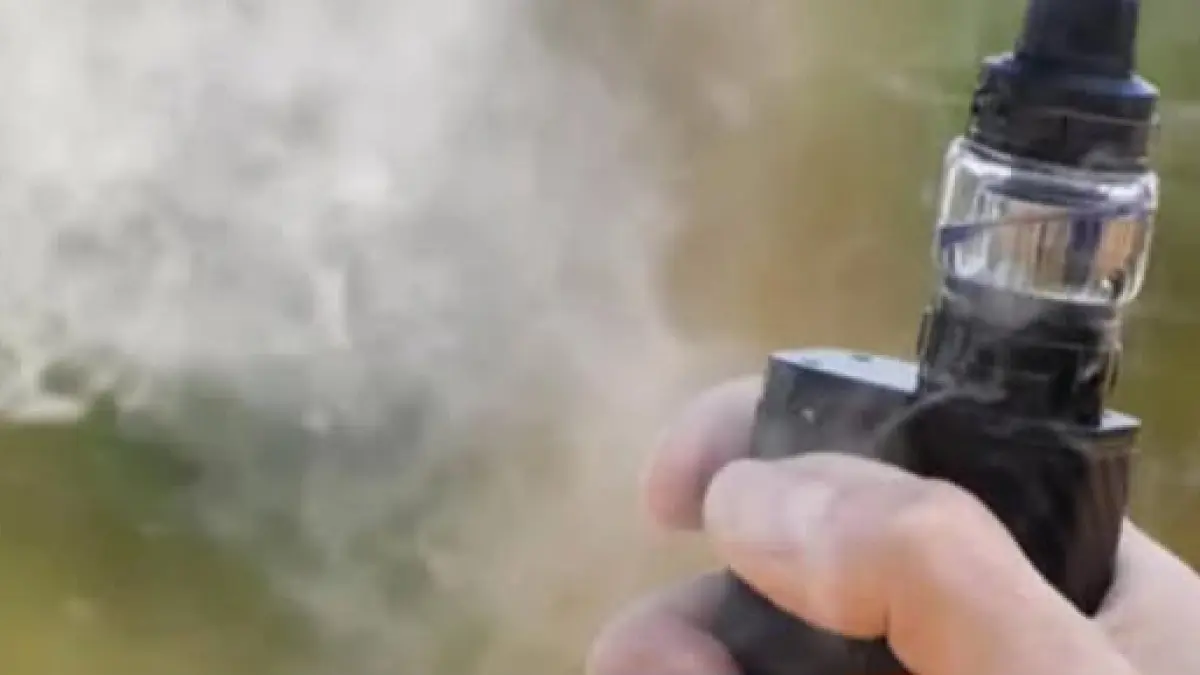 Sebanyak 79,5 persen pengguna vape mengalami kecanduan nikotin. (Instagram @lambegosiip)