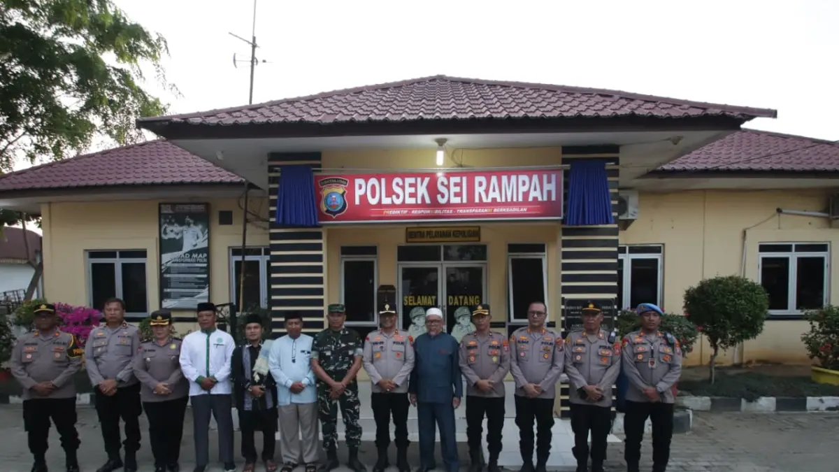 Wakapolres Serdang Bedagai, Kompol Salomo Parulian Ampun, saat menghadiri peresmian perubahan nomenklatur Polsek Firdaus menjadi Polsek Sei Rampah di Mapolsek Sei Rampah, Selasa (21/04).( Fadly/Sumut Pos)