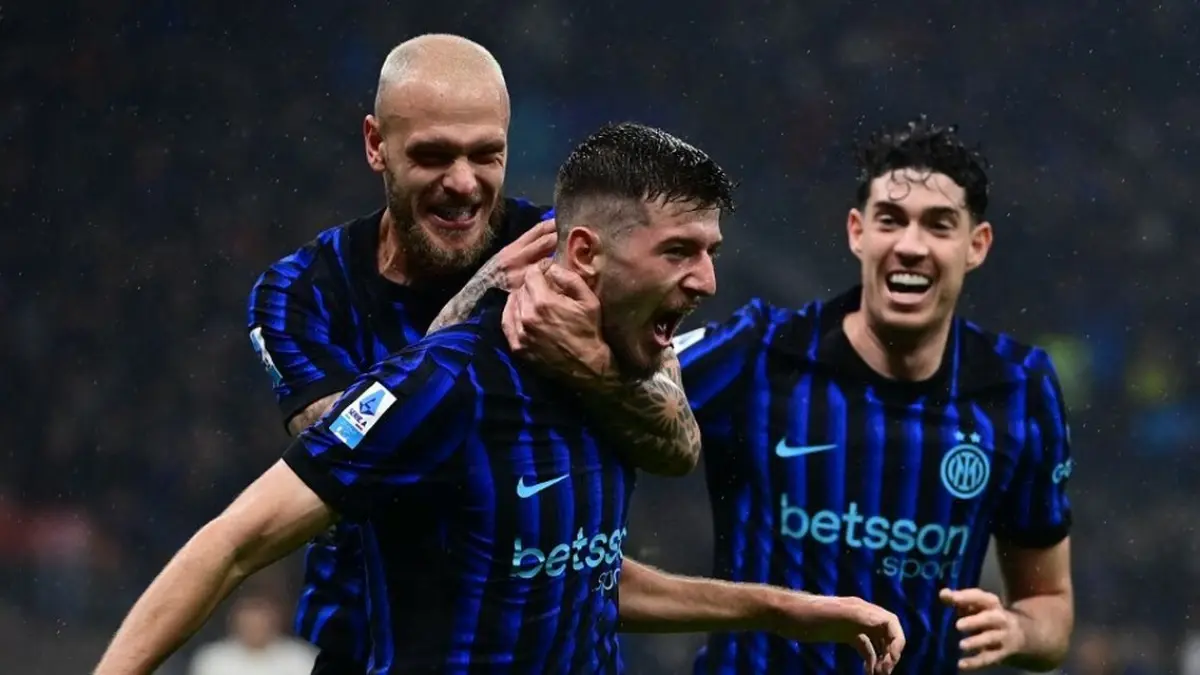 Petar Sučić dan rekan-rekannya merayakan gol kemenangan. (gol.devnik)