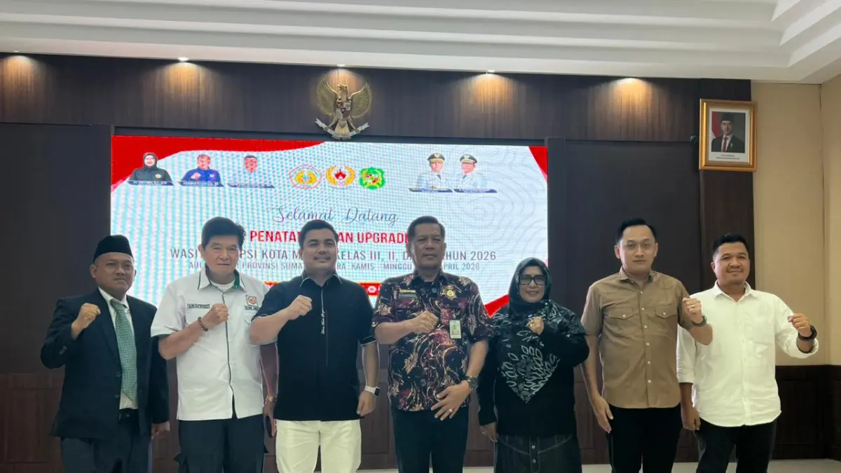 WASIT: Ketua Umum KONI Kota Medan Aswindy Fachrizal bersama undangan saat pembukaan Penataran dan Upgrading Wasit Juri Pencak Silat yang digelar di Aula BPSDM Provinsi Sumatera Utara. (Dok: KONI Medan)
