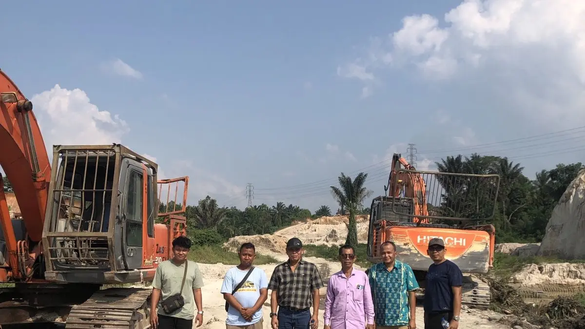 CEK: Dinas Perindustrian, Perdagangan, Energi dan Sumber Daya Mineral (Disperindag ESDM) cek dugaan aktivitas galian C yang beroperasi di luar blok izin. Pengecekan lapangan dilakukan di Kecamatan STM Hilir, Kabupaten Deli Serdang, pada Kamis (23/4/2026) sore.(Dok: Disperindag dan ESDM Sumut)