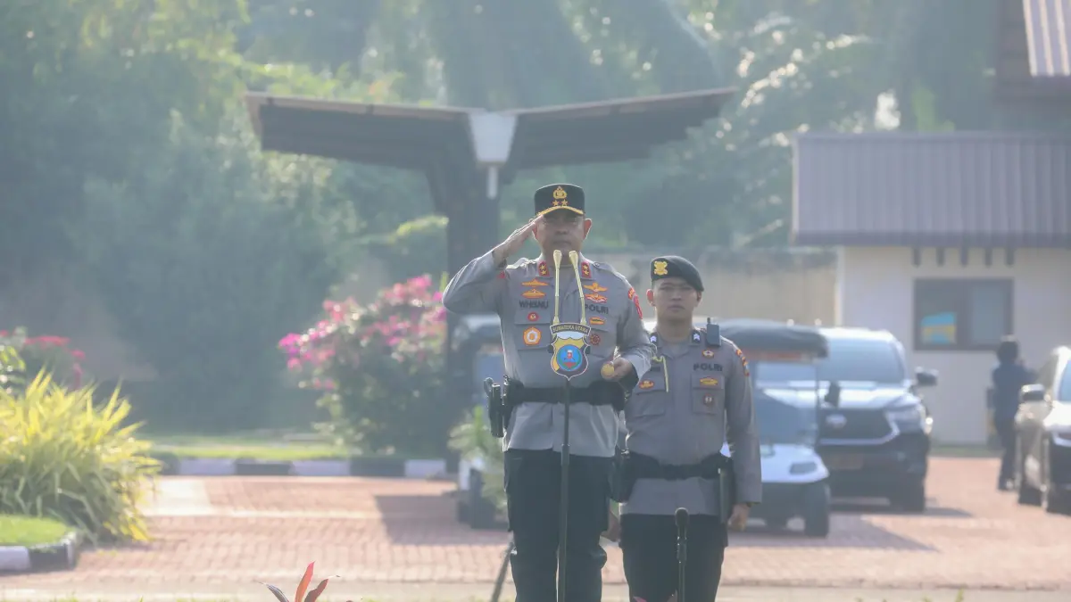 APEL AKBAR: Kapolda Sumut, Irjen Pol Whisnu Hermawan Februanto saat memimpin Apel Akbar Sabuk Kamtibmas Polda Sumut, di Lapangan Belakang Mapolda Sumut. (Dok: istimewa)
