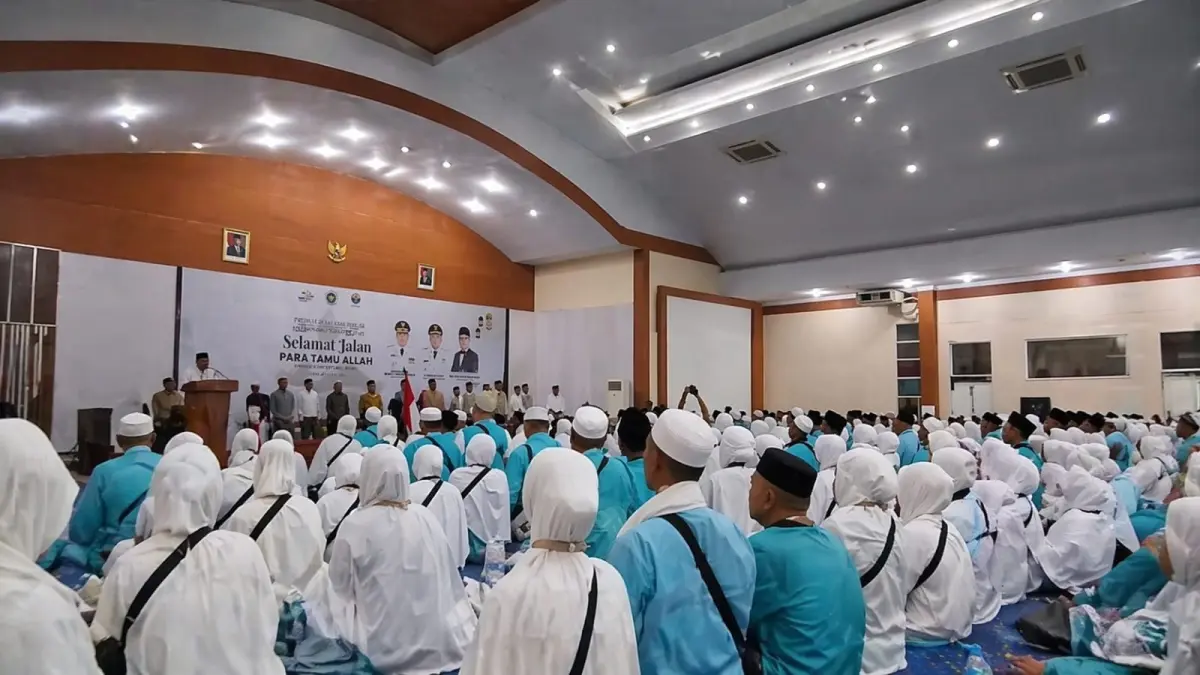 SEREMONI: CJH kloter 3 pada seremoni pelepasan keberangkatan ke tanah suci, Jumat (24/4). (Dok: istimewa)