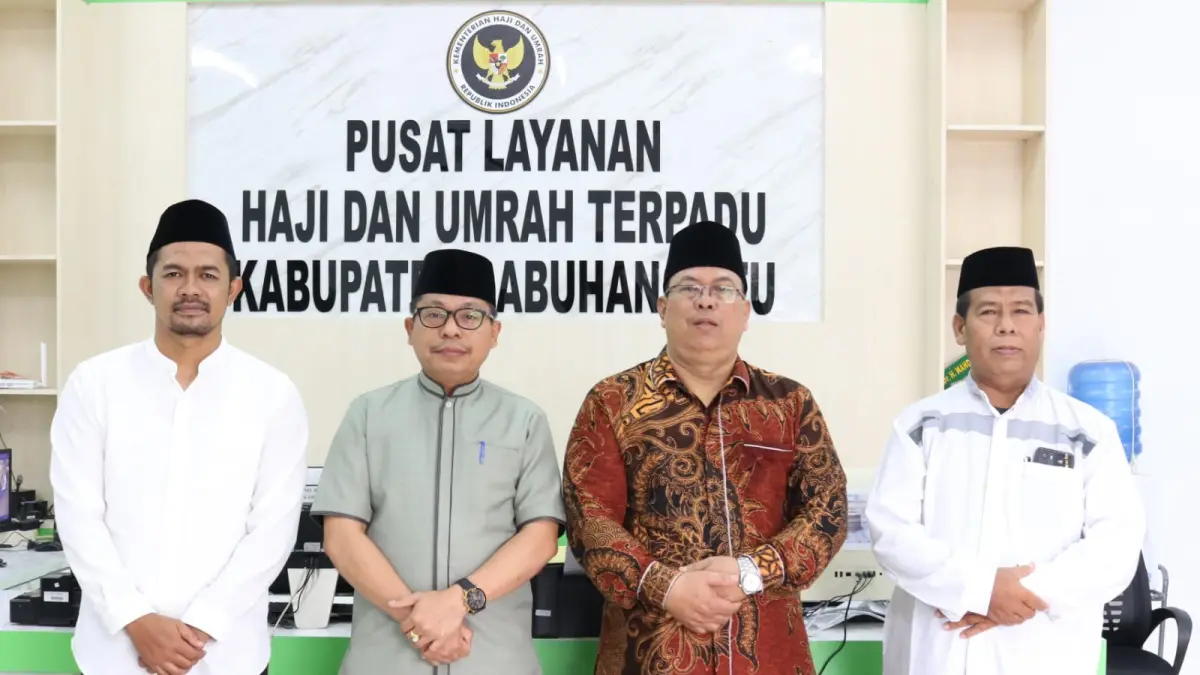 SAMBUT: Kakan Kemenhaj dan Umrah Labuhanbatu menyambut kunjungan Kakanwil Kemenhaj dan Umrah Sumut ke dalam acara manasik Haji Akbar 2026 (Dok: Fajar/ Sumut Pos)
