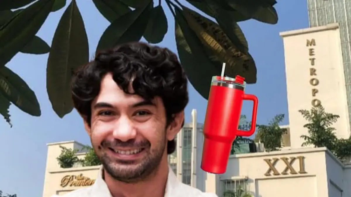 Reza Rahadian menjadi salah satu figur yang menyambut positif kabar penonton membawa tumbler ke dalam studio. (Instagram @pandemictalks)