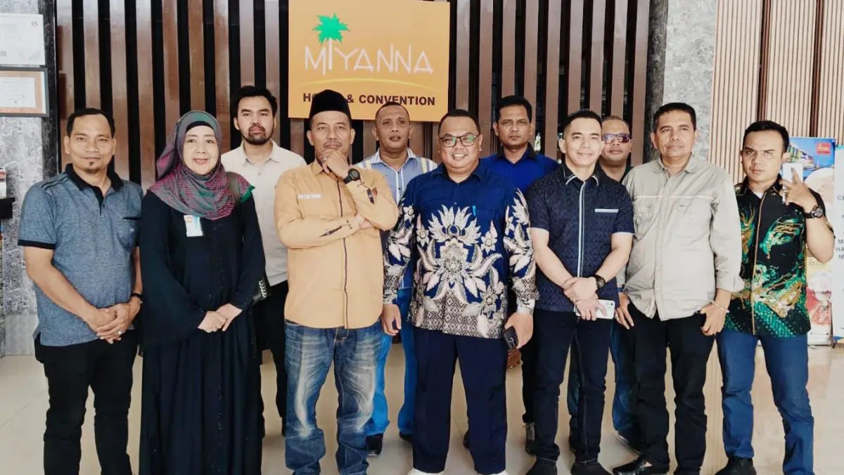 RAPAT PLENO: Eka Putra Zakran (3 kiri) menghadiri rapat pleno DPP AdNI di Hotel Miyana Jalan H. Anif Medan Estate Percutseituan, Sabtu (25/4). (Istimewa/Sumut Pos)
