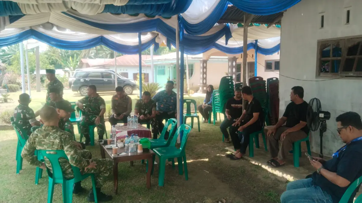 Suasana duka di kediaman orang tua almarhum di Dusun VII Desa Dolok Manampang, Kecamatan Dolok Masihul. ( Fadly/Sumut Pos )