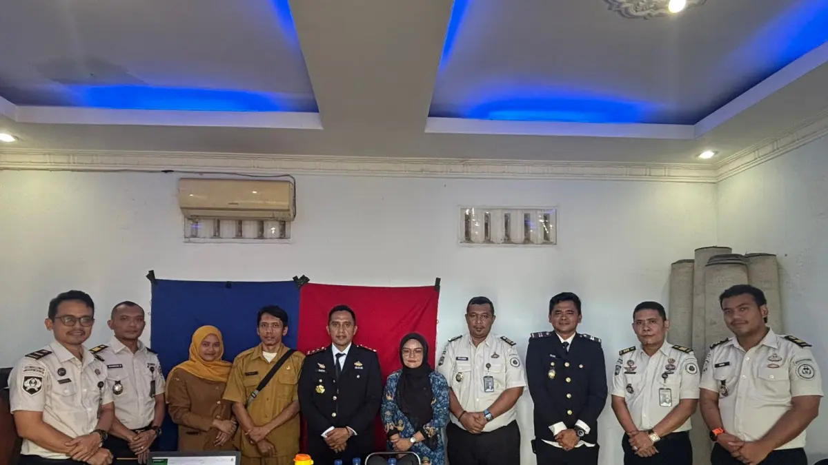 
Foto bersama jajaran petugas Lapas Binjai dan Disdukcatpil sebelum melakukan perekaman e-KTP untuk wargabinaan. (Istimewa/Sumut Pos)