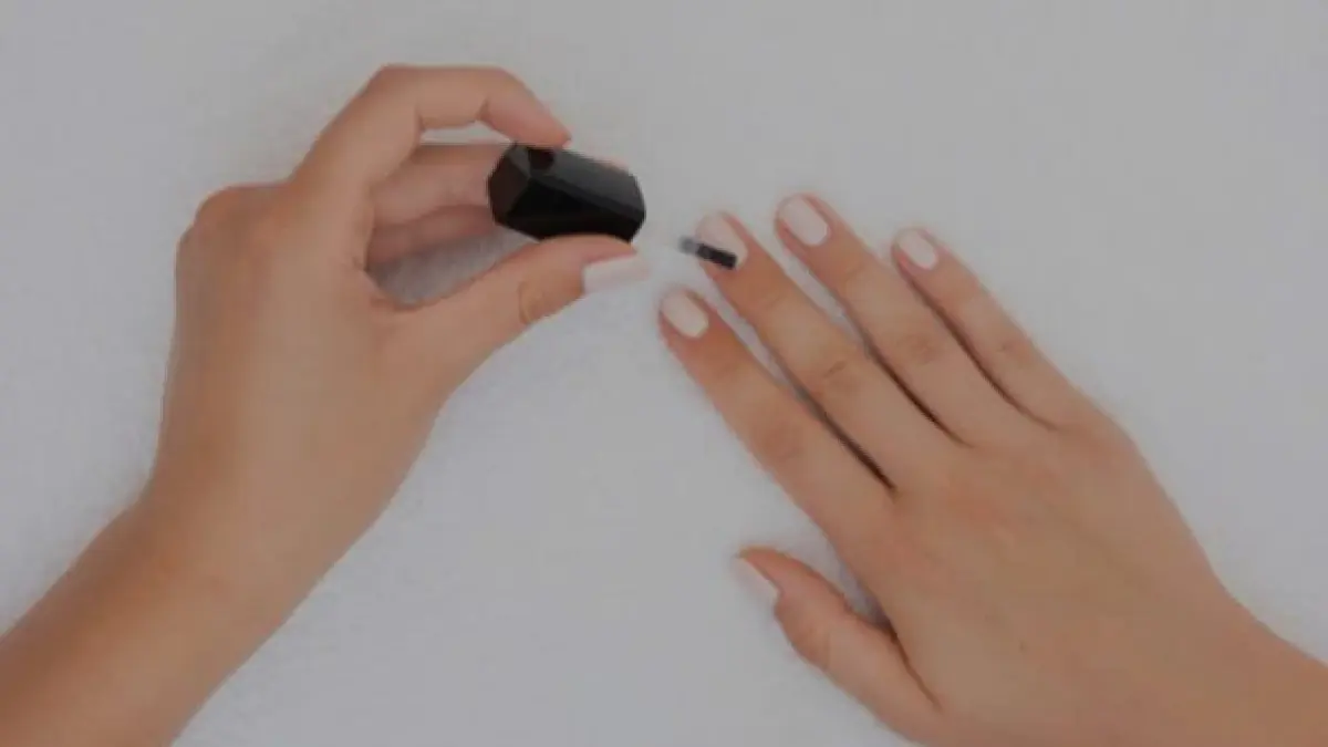 ilustrasi, kuteks berbasis gel dikenal lebih cepat kering, namun ternyata punya risiko bagi kesehatan. (freepik.com)