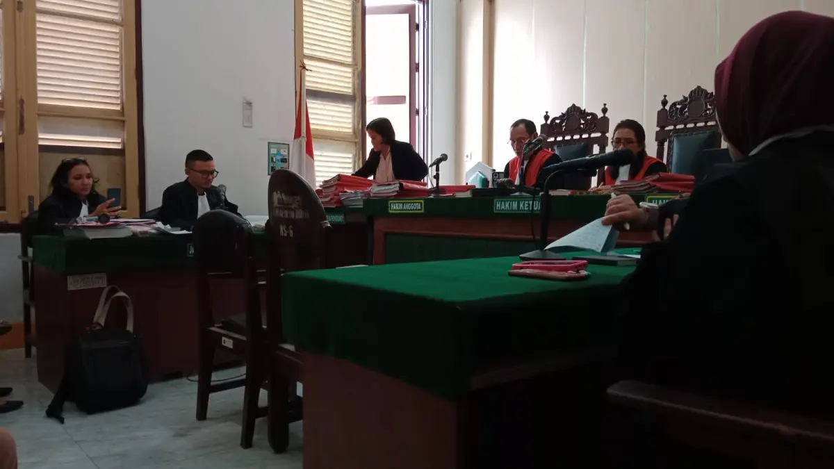 DAKWAAN: JPU Belawan membacakan dakwaan kasus pembunuhan yang berlangsung virtual di PN Medan, Rabu (29/4/2026) sore. (Dok: Gusman/Sumut Pos)